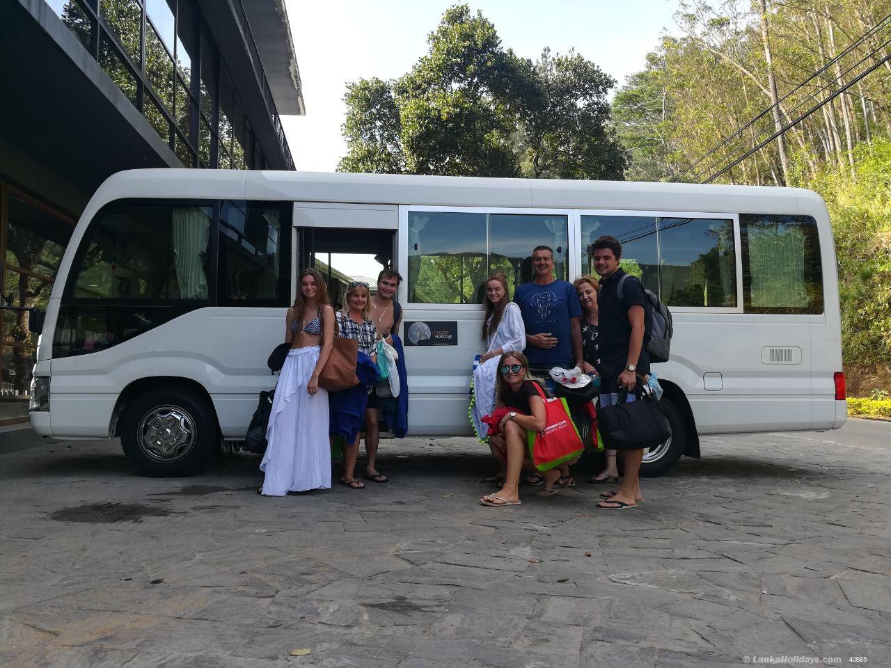 Sri Lanka Bus/Coach Rentals/Hire Toyota Coaster 25 Seats / Luxury