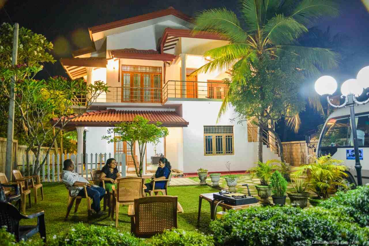 Hingurakgoda Hotel
