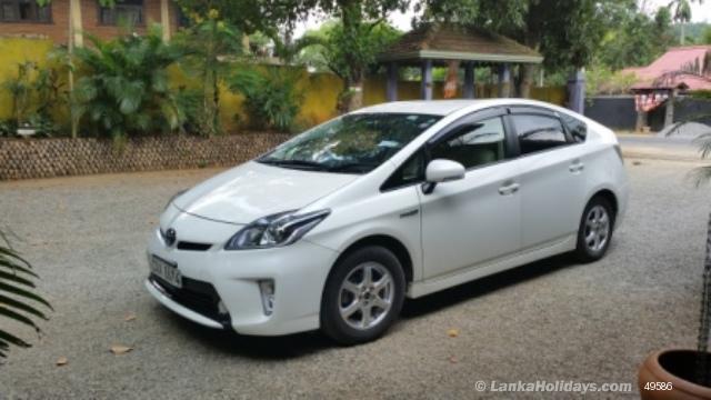 Srilankatourwithdriver-car1