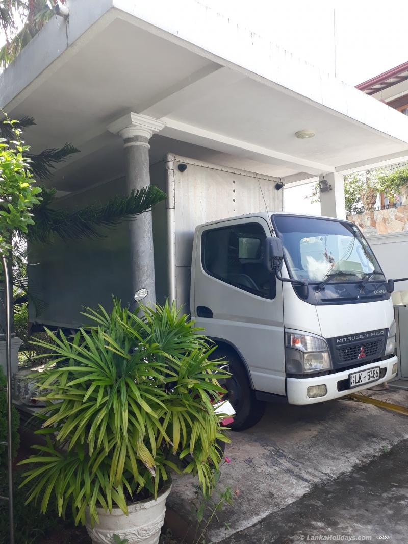 Thalawathugoda Lorry