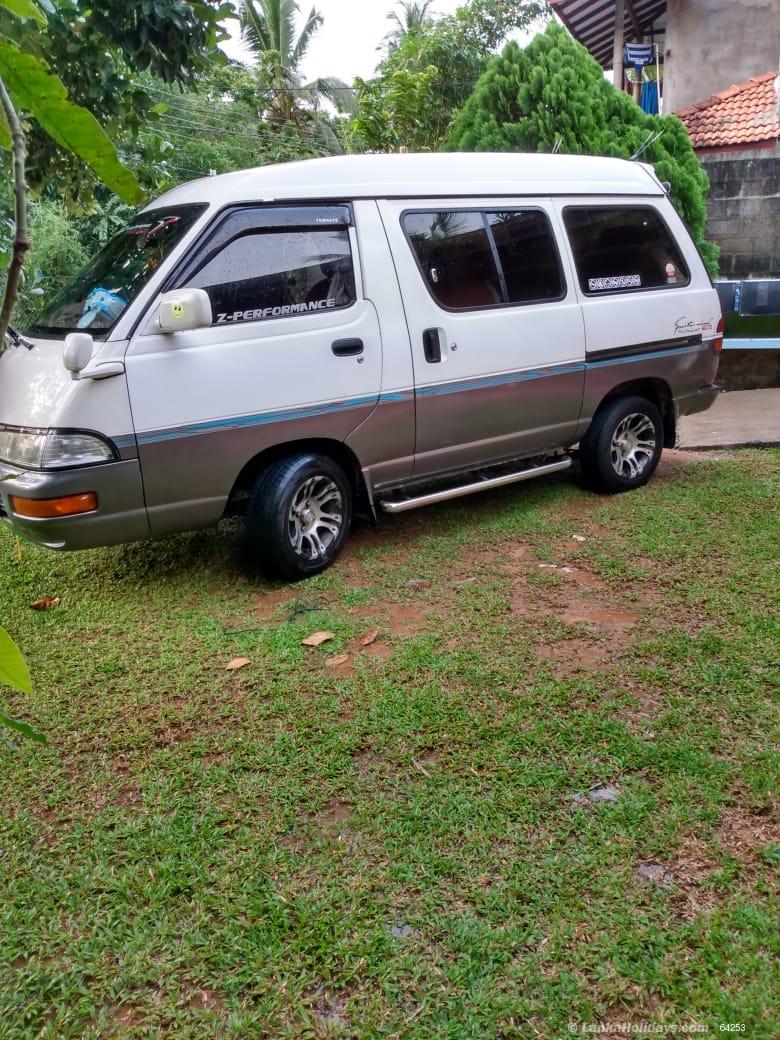 Nittambuwa Van