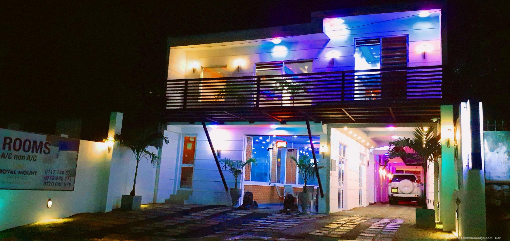 Thalawathugoda Hotel