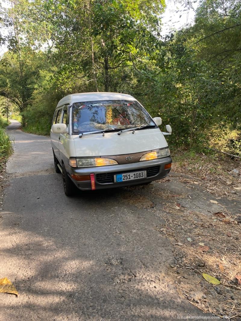 Nittambuwa Van