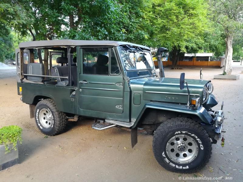 Sri Lanka Jeep Rentals/Hire 4x4 SAFARI JEEPS FOR RENT