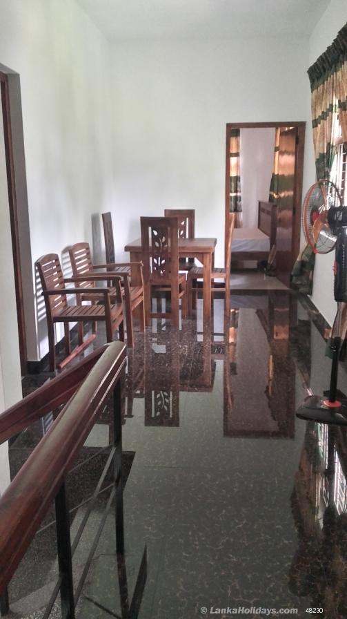 Upstair dinning tabel